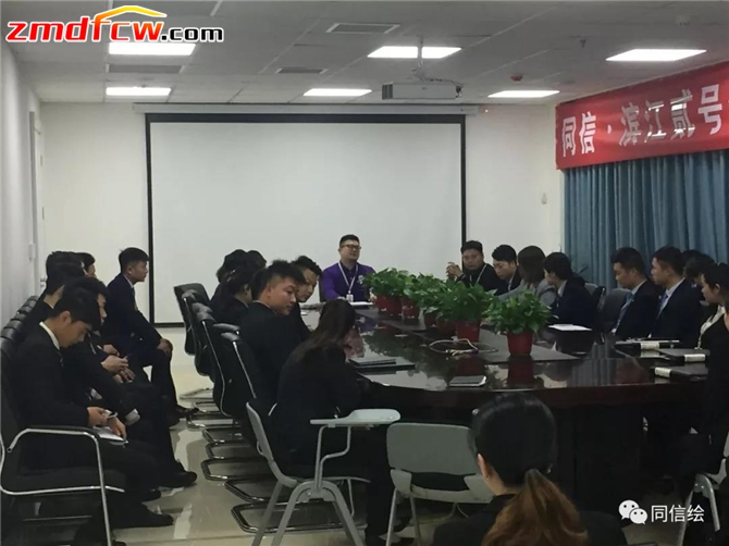 “panda sports”
快递小哥边跑边哭 投诉一次罚50元 千万“骑手”的辛酸有谁知(图1) xiongmao体育