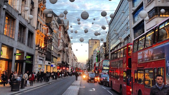 肯尼亚女选手爬过终点完成马拉松 获得第三名(图)‘panda sports’(图1) xiongmao体育