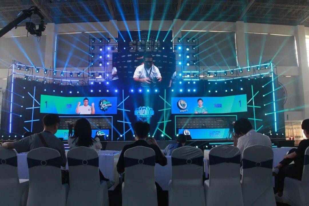 xiongmao体育-
中国济南·蓝海领航第一届电竞节隆重开幕 FIFA Online 4职业联赛决胜济南(图6) xiongmao体育-
中国济南·蓝海领航第一届电竞节隆重开幕 FIFA Online 4职业联赛决胜济南(图6)